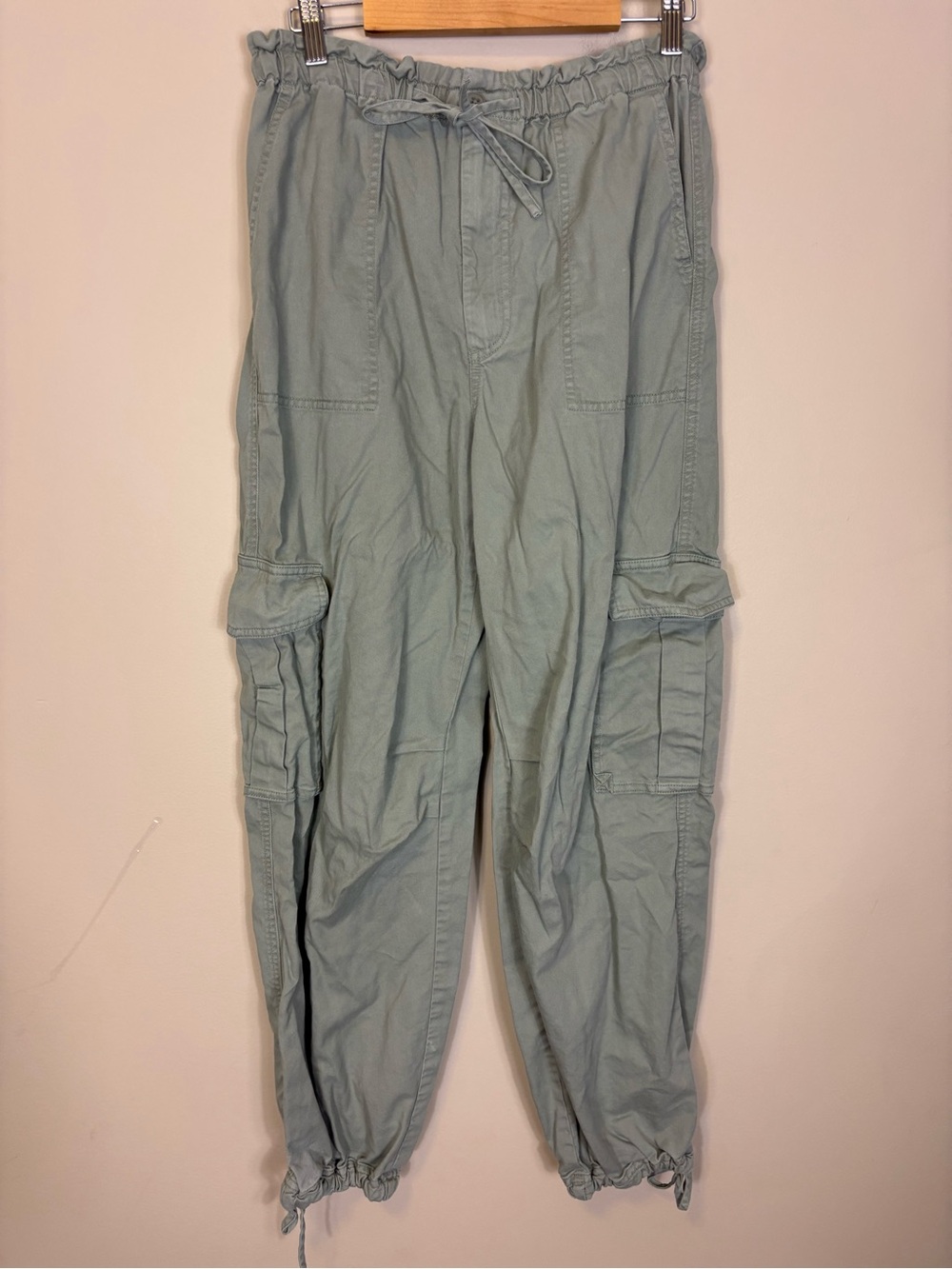 Abercrombie & Fitch Women's Light Sage Green Cargo Jogger Pants Medium